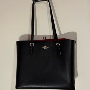 Coach - Mollie Tote in Black